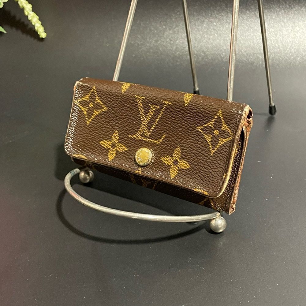 AUTHENTIC Louis Vuitton Monogram 4 Key Wallet